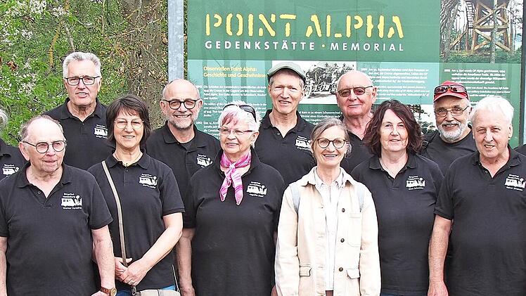 Das Bild zeigt (von links): Klaus Wetzel, Franz Herrler, Angelika Beichel, Werner Vorndran, Gregor Holzinger, Marion Meder, Georg Bauer, Angelika Stahl, J&ouml;rg Schaffelke, Christiane Thums, Hans Edelfurtner, Silvia Schneider, Alfred Ruppert, Rainer ...