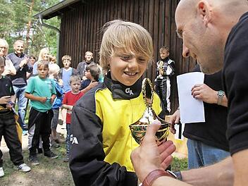 Linus Pusch hat schon mehrfach Preise beim Kartfahren gewonnen.  Fotos: Gerd Schaar