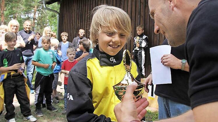 Linus Pusch hat schon mehrfach Preise beim Kartfahren gewonnen.  Fotos: Gerd Schaar