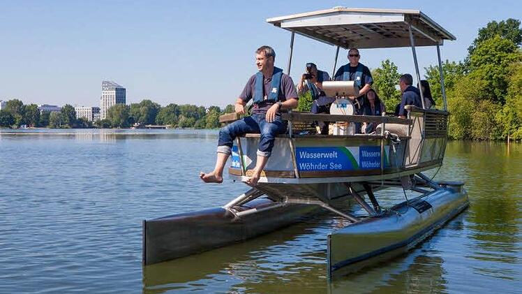 Markus Söder auf großer Fahrt auf dem Wöhrder See Foto: Heimatministerium