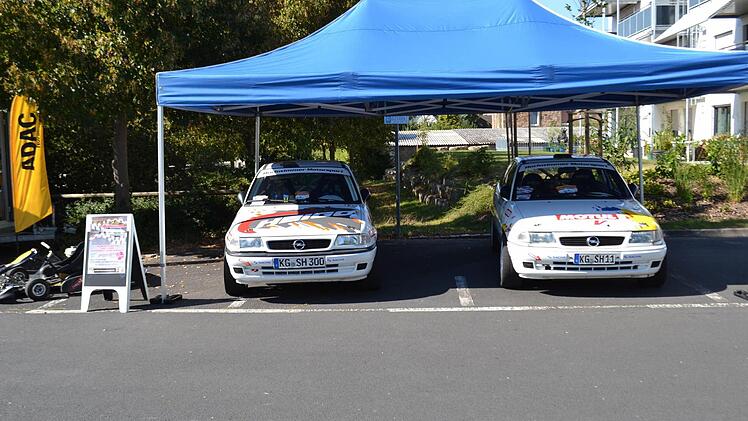 Beim Bad Kissinger Sportwagentreffen präsentietre der AMSC Hammelburg zwei Motocross-Räder und zwei Opel Astra Rallyeautos, Foto: Nicolas Thoma