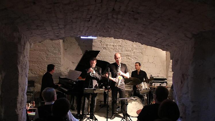 "Echoes of Swing" gastierte zum Start ihrer Jubiläumstournee in der Oberen Saline. Foto: Ralf Ruppert