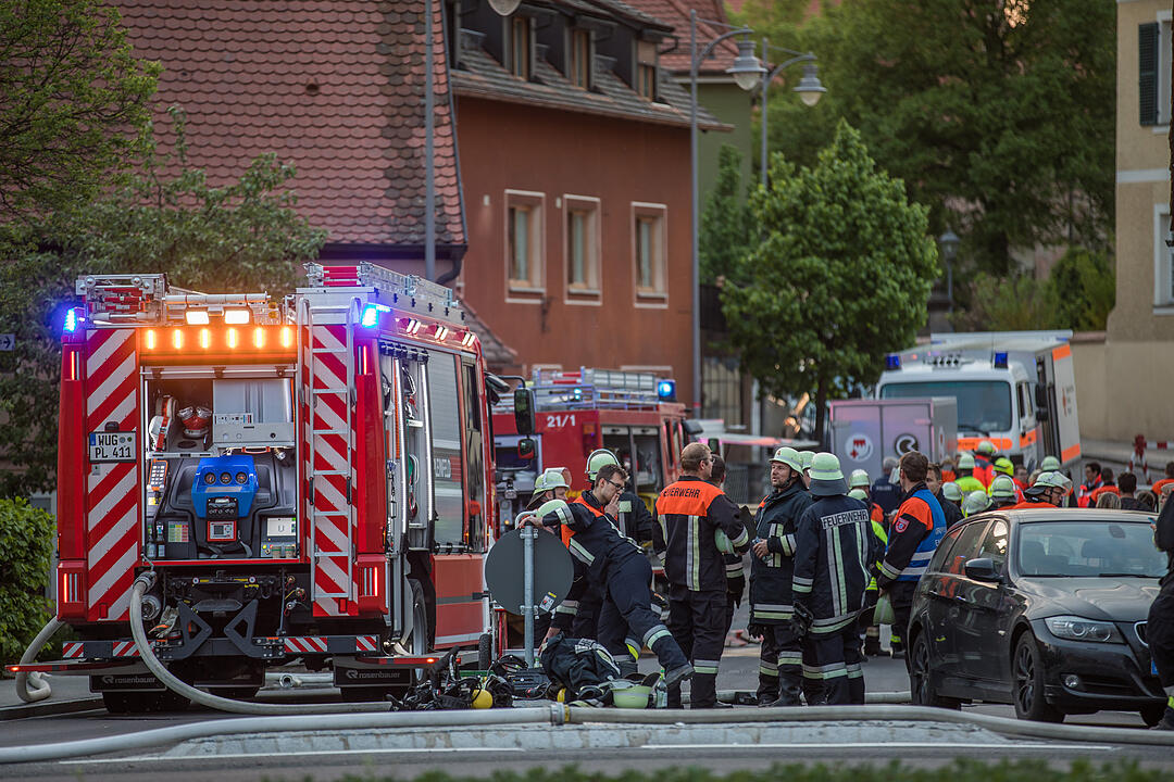 Historische Fachwerkhäuser in Spalt brennen aus - mehrere Verletzte