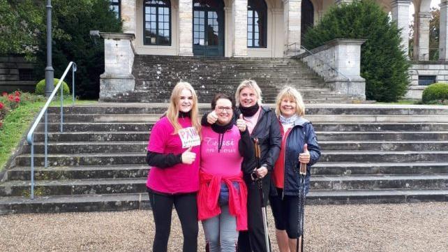 Katharina Müller, Nathalie Liebelt, Simone Nagler und Cornelia Albert liefen auf der bekannten Strecke durchs Staatsbad. Foto: Nathalie Liebelt