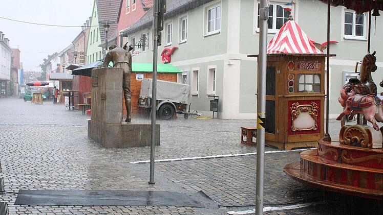 So trostlos sah es am Sonntag gegen 14 Uhr beim Altstadtfest aus.