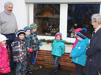 Haben noch nicht genau von Weihnachten (v.l.): Hanna, Karl Heinz Kutscher, Hannes, Jonathan, Sebastian, Magdalena, Emma, Jakob und Margarete Seitz Fotos: Galster
