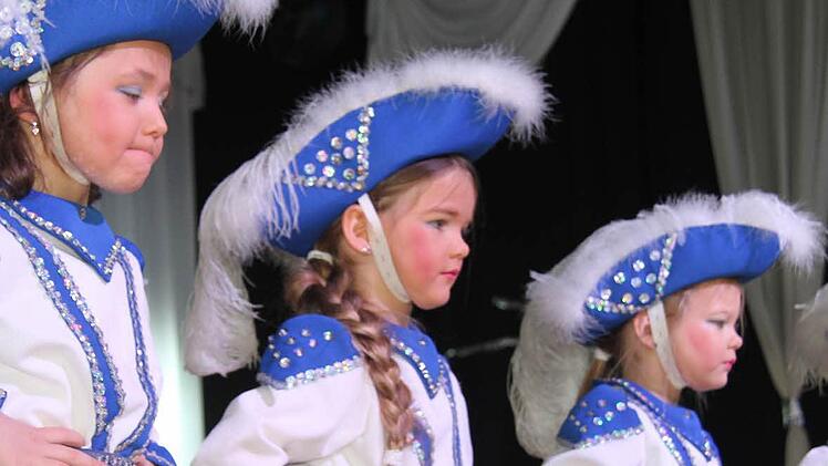Höchste Konzentration war bei den Purzeln angesagt, doch die jüngsten Tänzer machten ihre Sache toll. Foto: Sonja Adam