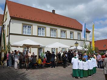Die Alte Schule in Wittershausen erstrahlte bei ihrer Einweihung in neuem Glanz.  Foto: Björn Hein