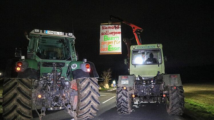Mit Plakaten machten die Bauern auf ihre Situation aufmerksam.  Foto: News5/Merzbach