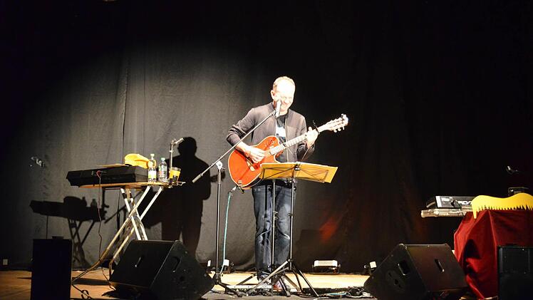 Willy Astor bei seinem Auftritt in Höchstadt. Foto: Larissa Händel