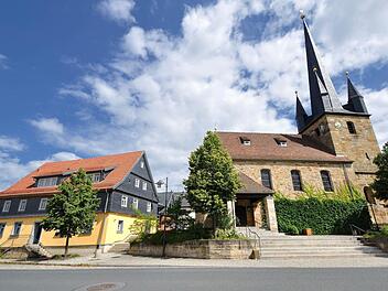 Die evangelische Pfarrkirche St. Laurentius stammt aus dem 13. Jahrhundert.  Fotos: Harald Koch