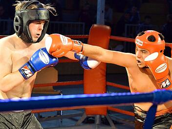 Ob Leicht- oder Vollkontakt: Bei der Kickbox-Fightnight in Adelsdorf gab es die eine oder andere schmerzhafte Erfahrung.Picturedreams
