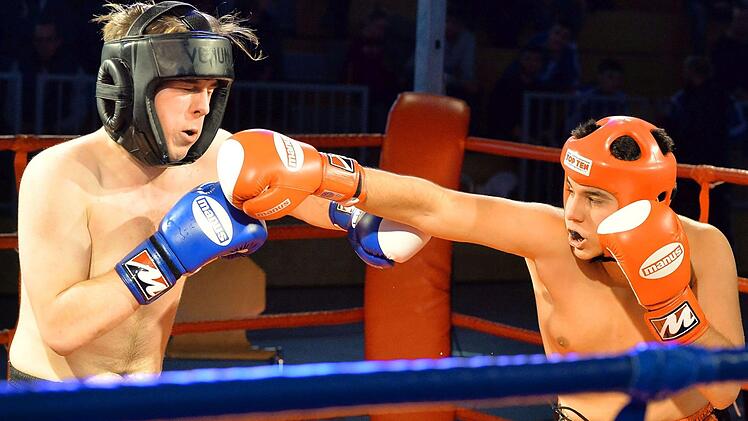 Ob Leicht- oder Vollkontakt: Bei der Kickbox-Fightnight in Adelsdorf gab es die eine oder andere schmerzhafte Erfahrung.Picturedreams