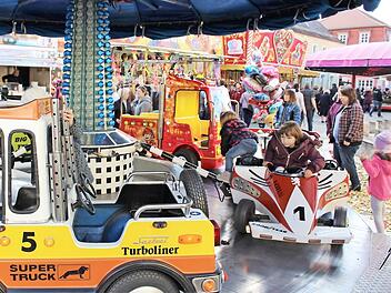 Kinderkarussells sind bei den Kleinen immer ein Hit. Foto: see