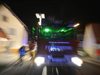 Am frühen Freitagmorgen ist in Herrieden ein Einfamilienhaus in Brand geraten. Symbolfoto: Ronald Rinklef