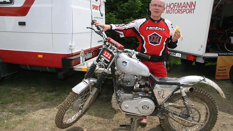 Trial ist ein Sport, der Männer nie loslässt: Günter Hofmann (66) ging mit seiner NSU osl aus dem Jahr 1950 an den Start.