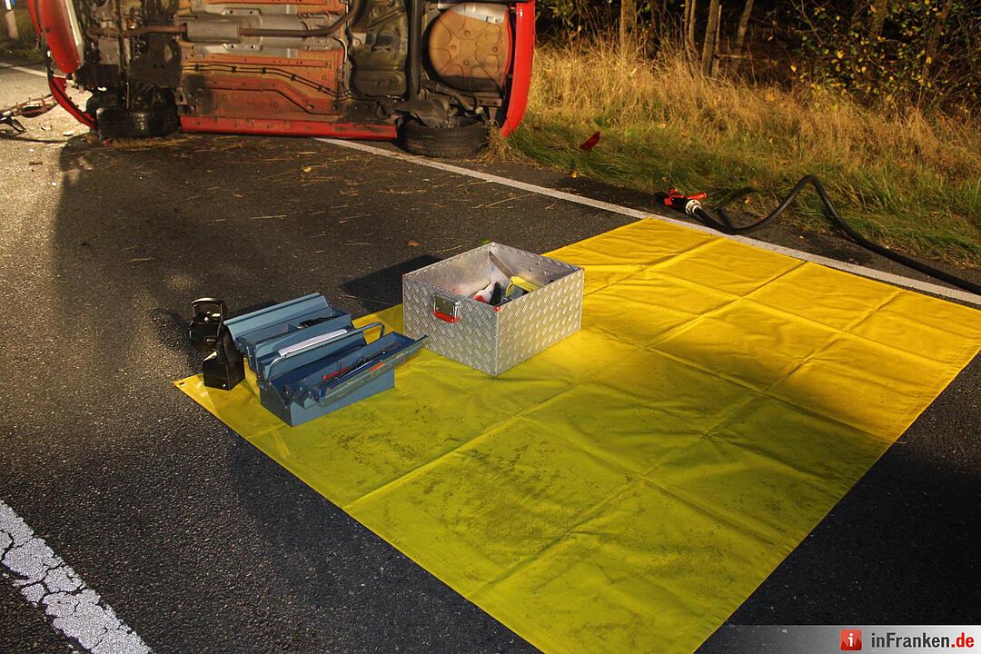 Pkw kracht in Baumgruppe und überschlägt sich bei Ödenreuth