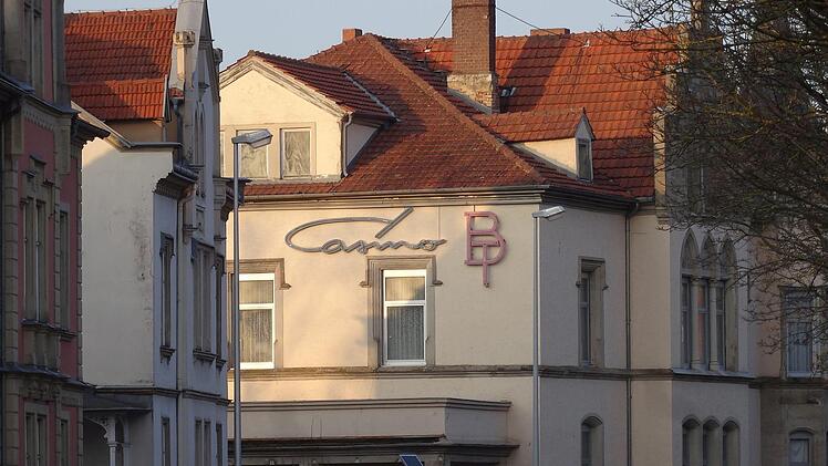 Ein Stück Coburger Kino-Geschichte: Dieser Schriftzug erinnert an den ehemaligen Standort vvon Burgtheater und Casino in der Rosenauer Straße.