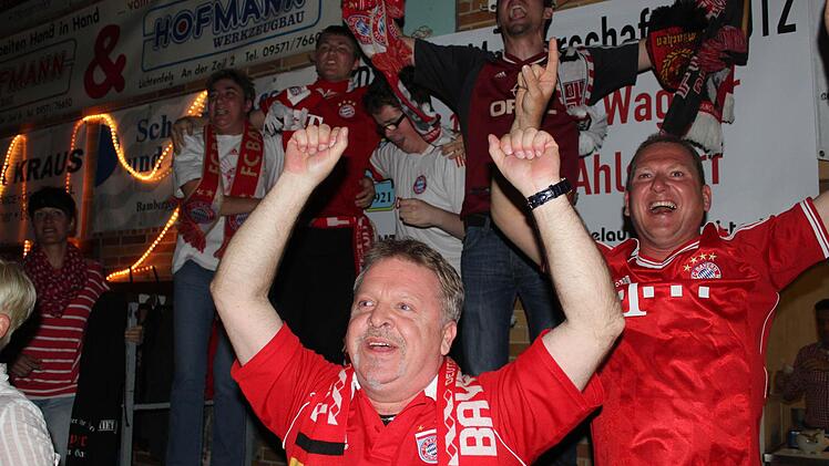 2:1, das Spiel ist aus, die Bayern-Fans sind aus dem Häuschen.Fotos: Markus Häggberg