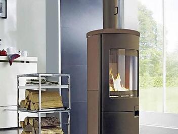 Der passende Brennstoff, die optimale Temperatur im Feuerraum und die richtige Luftzufuhr sind entscheidend für eine saubere Verbrennung. Foto: HKI Industrieverband Haus-, Heiz- und Küchentechnik e.V.