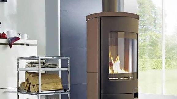 Der passende Brennstoff, die optimale Temperatur im Feuerraum und die richtige Luftzufuhr sind entscheidend für eine saubere Verbrennung. Foto: HKI Industrieverband Haus-, Heiz- und Küchentechnik e.V.