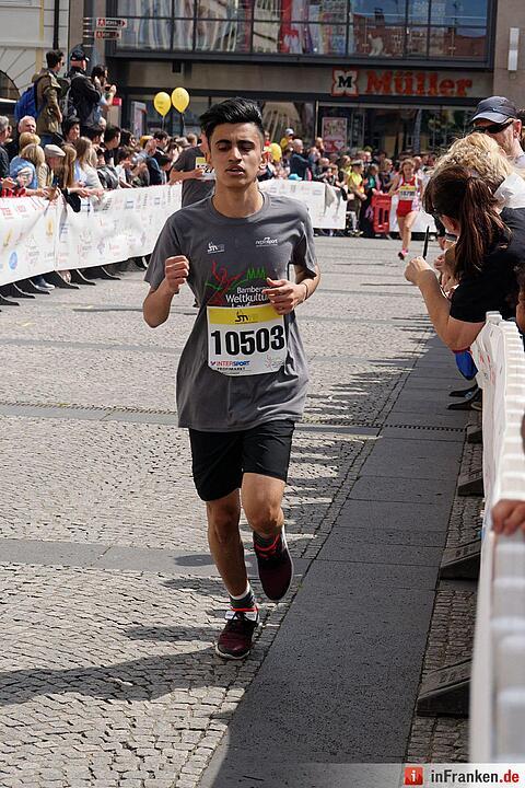 Weltkulturerbelauf 2017 in Bamberg: Der Zieleinlauf am Maxplatz