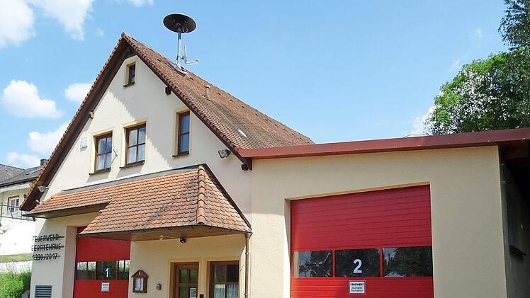 Das Feuerwehrgerätehaus der FFW Schlammersdorf mit dem neuen Anbau (rechts) Fotos: Mathias Erlwein