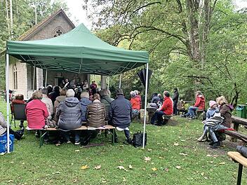 Von Mai bis Oktober finden am Terzenbrunn monatlich unterschiedlich gestaltete Andachten statt.