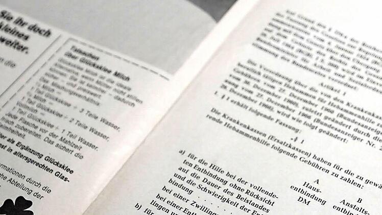 Ein Ausschnitt aus der Hebammen-Zeitschrift von 1970 zeigt, dass eine Hausgeburt "ohne Rücksicht auf die Dauer des Beistandes" einer Hebamme damals 160 DM eingebracht hat.