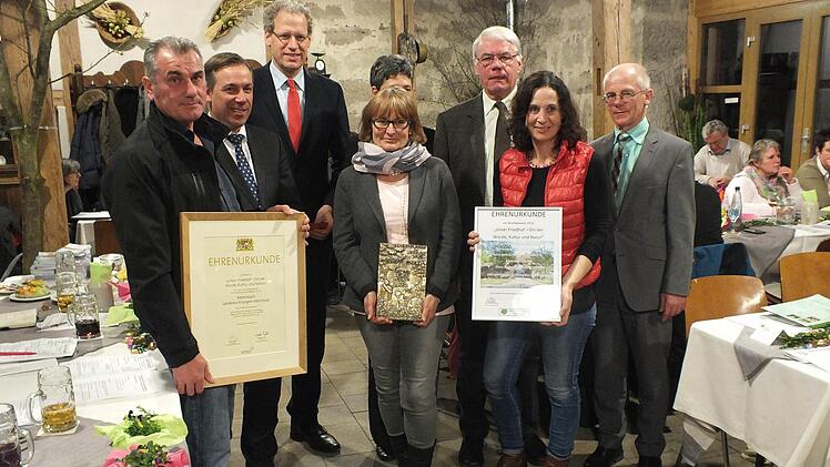 Heinz Weber (l.), German Hacker (3. v. l.), Monika Bentz (Mitte) und Margit Großkopf nahmen die Auszeichnungen entgegen. Foto: S. Peschke