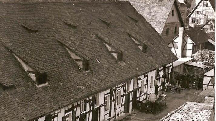 Das Zeughaus in Forchheim wurde 1968 für den Bau einer Schulturnhalle abgebrochen. Nach Abzug der Kriegsgefangenen diente es als Notunterkunft  Foto: Archiv Harald Schmidt