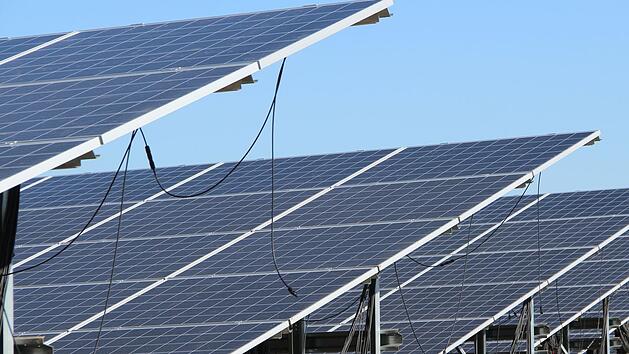 Der Gemeinderat Maßbach hat den Weg für einen neuen Solarpark geebnet. Foto: Heike Beudert