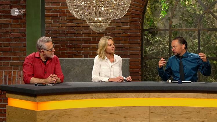 Schnell lief das Wettbieten auf ein Duell zwischen Susanne Steiger und Wolfgang Pauritsch hinaus. Als Steiger 1.200 Euro bot, sinnierte der Rivale: "Das ist eine Brosche, die man nur einmal im Leben sieht." Die Konkurrentin bestätigte: "Das ist ein Unikat."