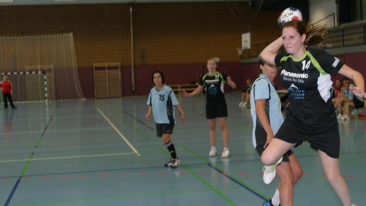 Erfolgreichste Werferin bei den  Eberner Handballerinnen  war Annika Schmitt  (rechts) mit sechs Treffern.