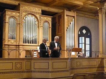 Ludwig Güttler und Friedrich Kircheis auf der Empore der Erlöserkirche.  Foto: Ahnert
