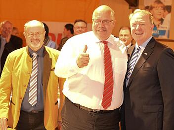 Bundesumweltminister Peter Altmaier (Mitte) beim großen Wahlkampf-Finale in Coburg; rechts von ihm der Coburger CSU-Bundestagsabgeordnete Hans Michelbach, links von ihm der Coburger CSU-Landtagsabgeordnete Jürgen W. Heike. Fotos: Ronald Rinklef