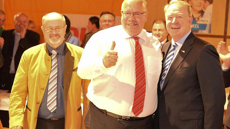 Bundesumweltminister Peter Altmaier (Mitte) beim großen Wahlkampf-Finale in Coburg; rechts von ihm der Coburger CSU-Bundestagsabgeordnete Hans Michelbach, links von ihm der Coburger CSU-Landtagsabgeordnete Jürgen W. Heike. Fotos: Ronald Rinklef