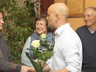 Vorsitzender Andreas Menzner ernannte bei der Hauptversammlung Friedrich Martin, Brigitte Groß und Werner Zapf (von links) zu Ehrenmitgliedern.  Foto: Michael Stelzner