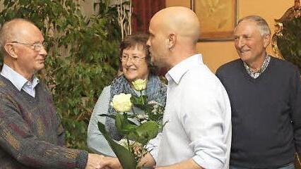 Vorsitzender Andreas Menzner ernannte bei der Hauptversammlung Friedrich Martin, Brigitte Groß und Werner Zapf (von links) zu Ehrenmitgliedern.  Foto: Michael Stelzner