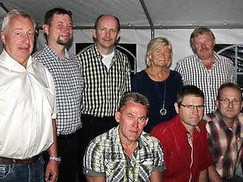 Ex-Vorsitzende der "Gutgelaunten" - hinten von links: Georg Holzschuh, Steffen Schramm, Wolfgang Büttner, Astrid Balzar und Karl-Heinz Geldner, vorne von links: Michael Eideloth, Klaus Schittenhelm und Harald Büttner Foto: Franz Böhmer