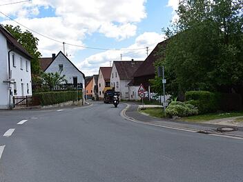 Die Ermreuther Hauptstraße wird saniert.  Foto: Petra Malbrich