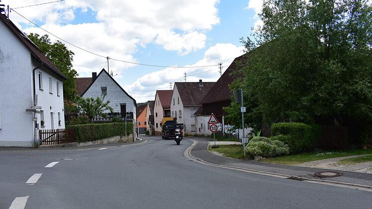 Die Ermreuther Hauptstraße wird saniert.  Foto: Petra Malbrich
