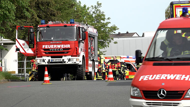 Feuer im Gewerbegebiet: Biogroßhändler Dennree betroffen