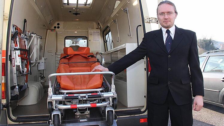 RK-Bereitschaftsleiter Stefan Meierl: "Die Anschaffung eines neueren Rettungswagens war dringend notwendig".