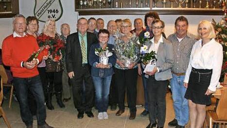 VdK-Vorsitzender Xaver Roth im Kreise seiner "Mannschaft" zusammen mit der stellvertretenden Kreisvorsitzenden des Kreises Bamberg Frau König-Fischer (rechts).