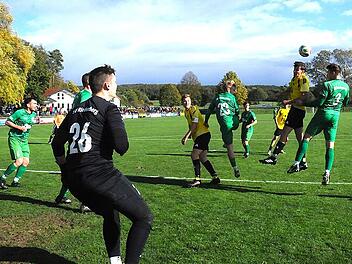Vier Stecklein-Tore: Die Riedenberger mischen Wollbach auf
