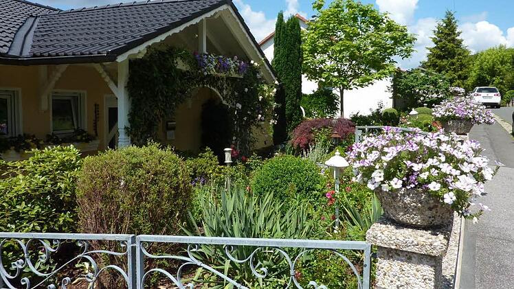 Geschmackvoller Eingangsbereich der Familie Ingrid und Erhard Toll Foto: Gerd Fleischmann