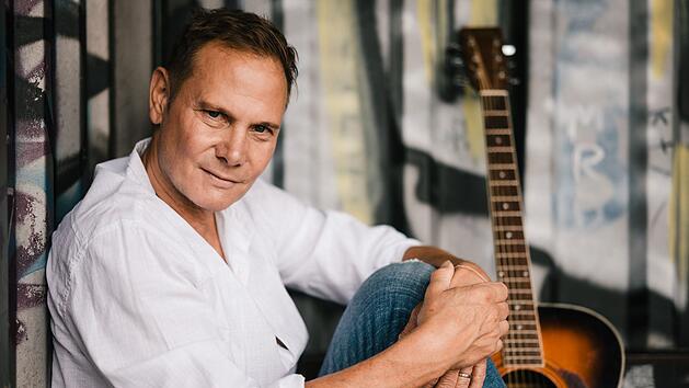 Die 500. Folge von "Notruf Hafenkante" feiert der Schauspieler Fabian Harloff mit einem ganz besonderen Song.