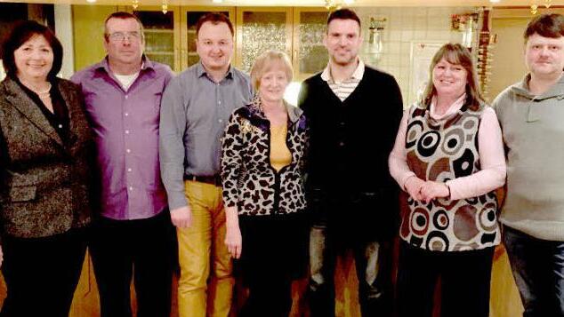 Die neue Vorstandsmannschaft des TSV Ebersdorf (von links): Zweite Bürgermeisterin Eva Jahn, Vorsitzender Roland Stärker, Kassier André Baumann, Dritte Vorsitzende Hella Tröbs, Zweiter Vorsitzender Matthias Scheidig, Schriftführerin Annerose Groß und Vierter Vorsitzender Thomas Apel Foto: Frank Ziener