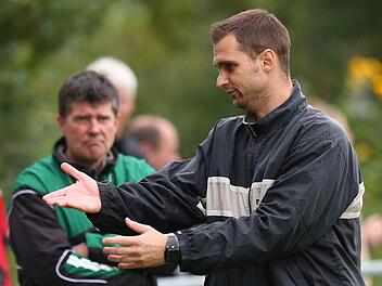 Seine erste Trainerstation nahm Levente Bozsik in der Saison 2013/2014 bei den SF Großgründlach an, stieg mit der Mannschaft aber über die Relegation wieder in die A-Klasse ab. Sportfoto Zink/Archiv